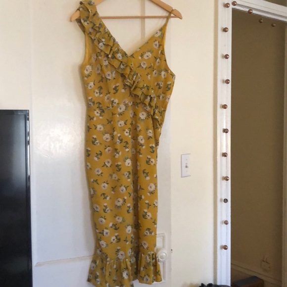 Nasty Gal Dresses & Skirts - Never worn nasty gal midi yellow floral dress Nasty Gal Dresses & Skirts - Never worn nasty gal midi yellow floral dress